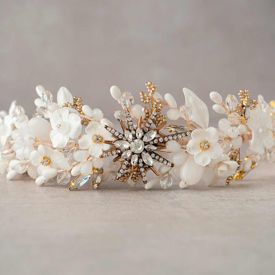 Diadema María flores detalle